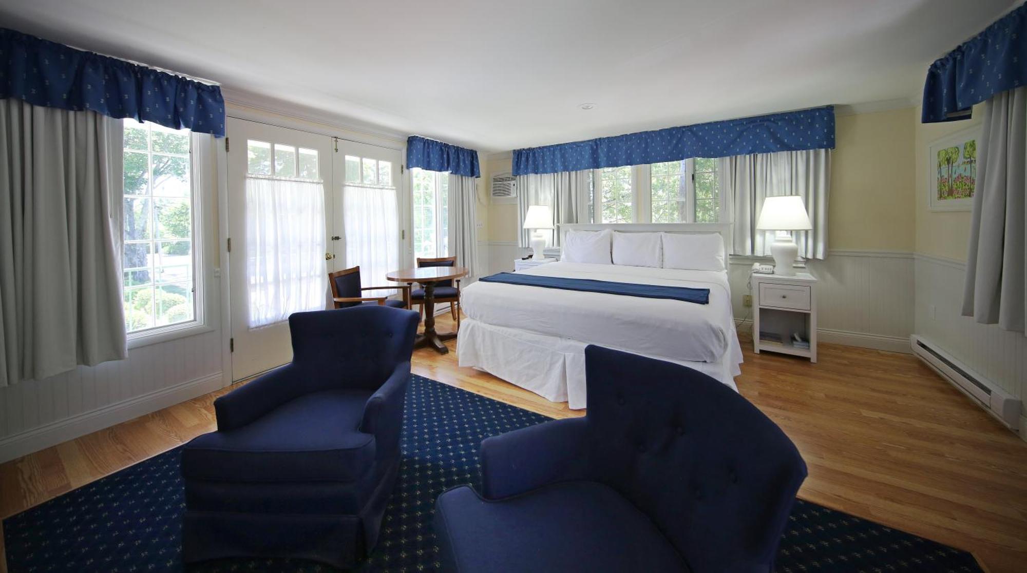 Colonial Inn Harbor Springs Room photo