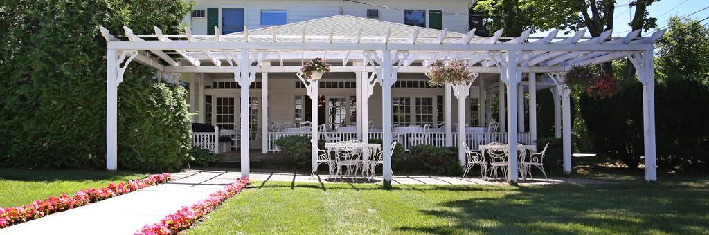 Colonial Inn Harbor Springs Exterior photo