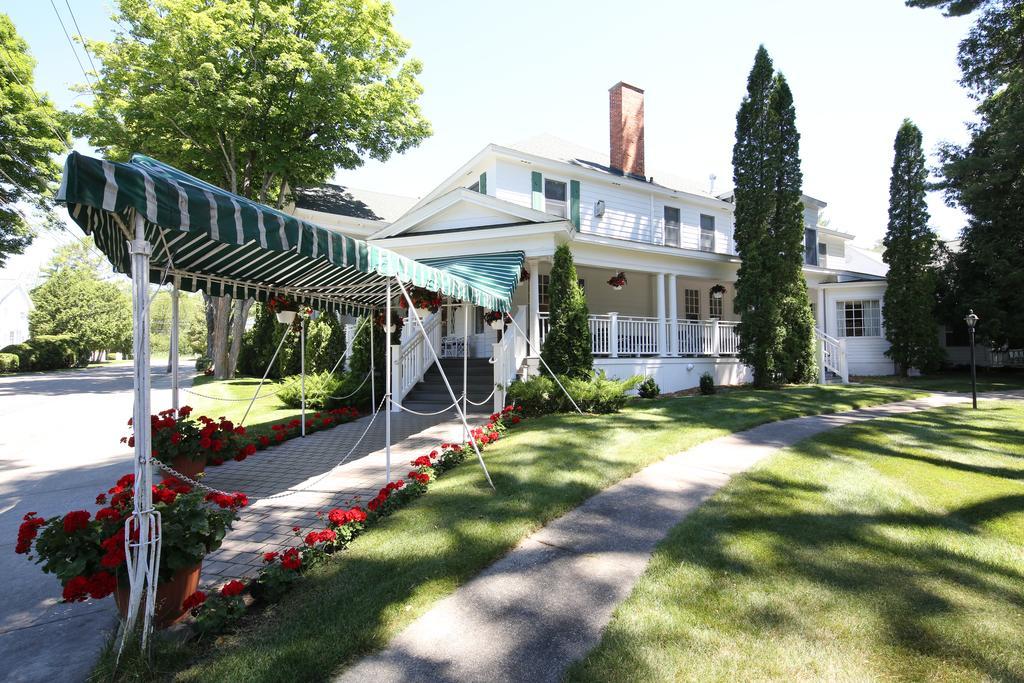 Colonial Inn Harbor Springs Exterior photo