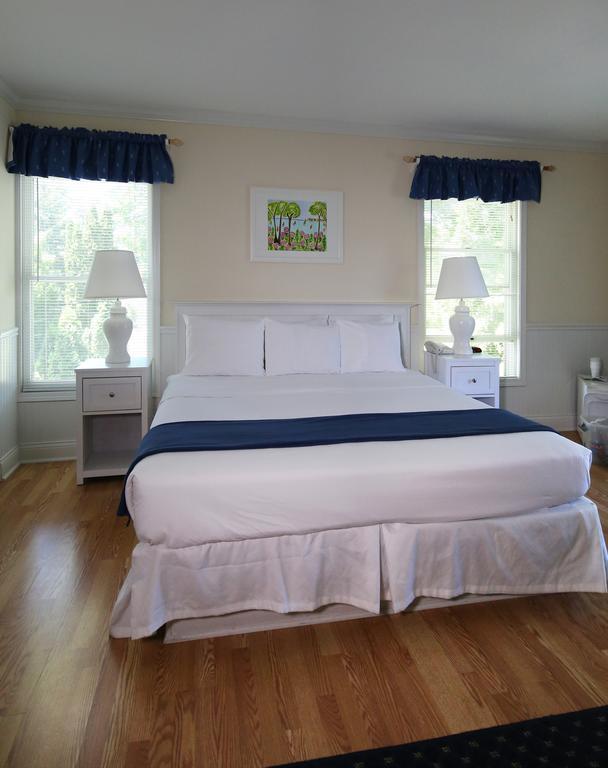 Colonial Inn Harbor Springs Room photo